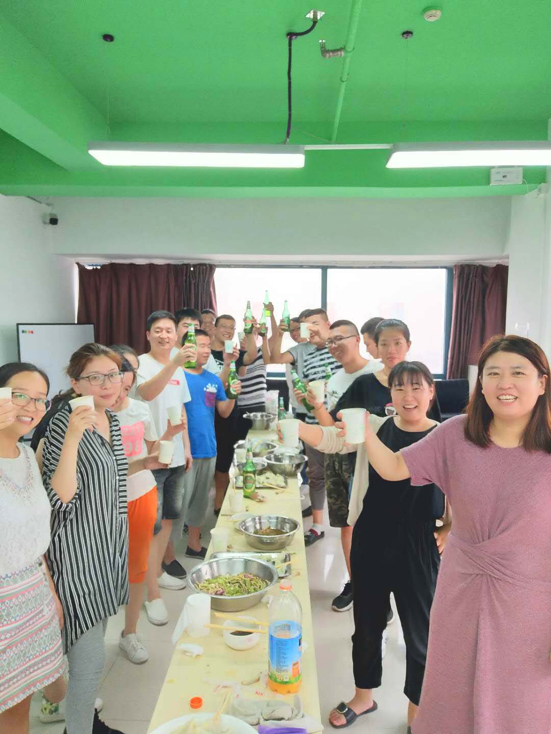 深巨元石家庄分公司&mdash;&mdash;庆深巨元十三周年-包饺子